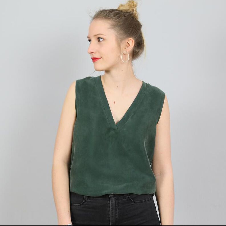 Madame VINNI - Blouse avec encolure plongeante en V XS-XL image number 1