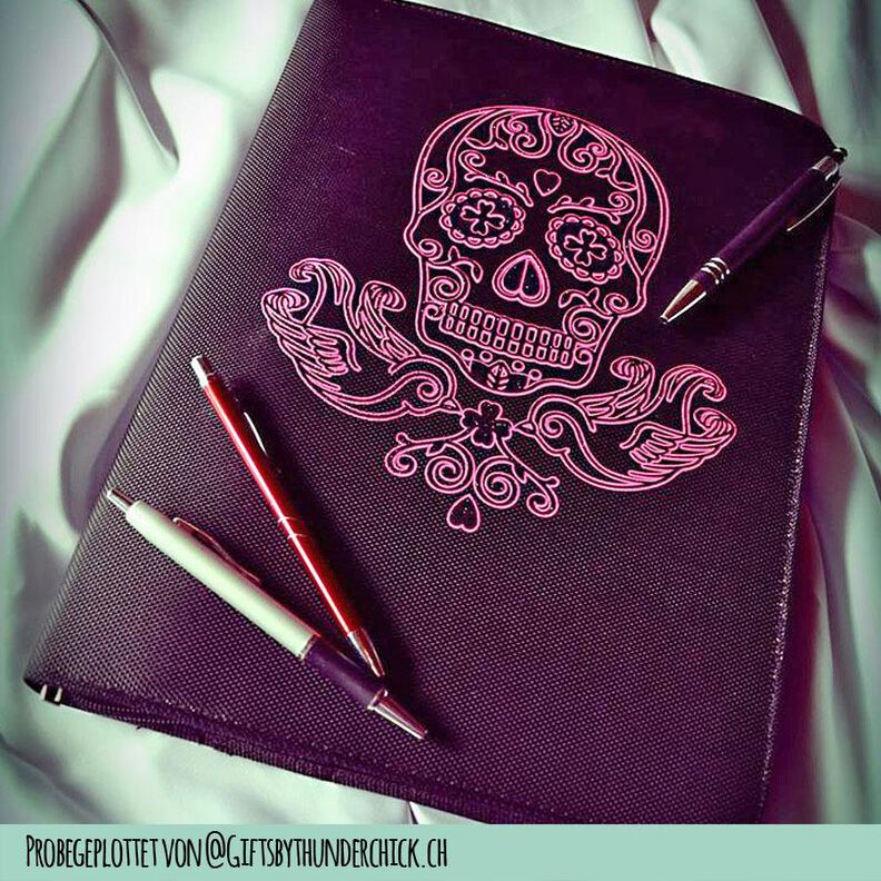 Crâne rockabilly avec hirondelle - fichier traceur  image number 3