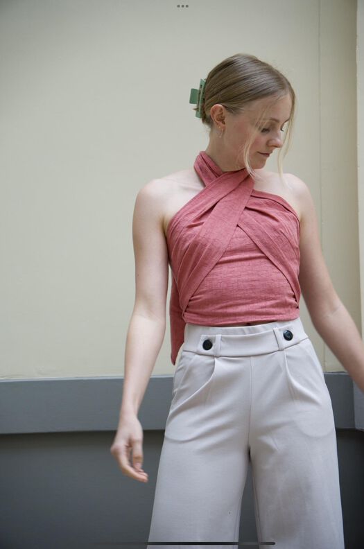 Crop top à col halter avec volants et liens - LYRA image number 9