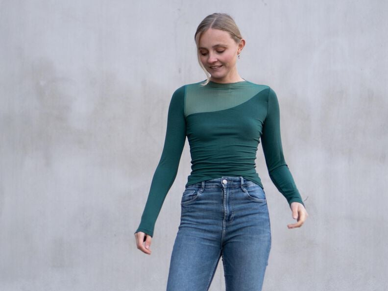 Haut asym&eacute;trique &agrave; manches longues &ndash; ANOUK image number 6