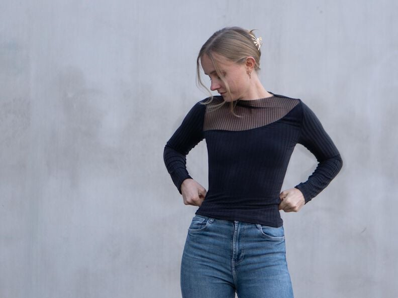 Haut asym&eacute;trique &agrave; manches longues &ndash; ANOUK image number 11