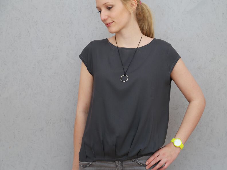 Madame NINA - Chemisier avec plis dans l’ourlet XS-XL image number 8