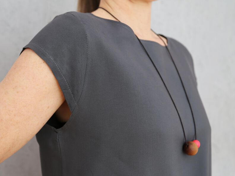 Madame NINA - Chemisier avec plis dans l’ourlet XS-XL image number 2