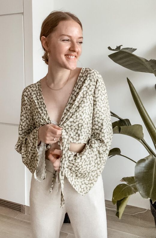 Crop Top / Blouse / Chemisier noué T34-50 image number 2