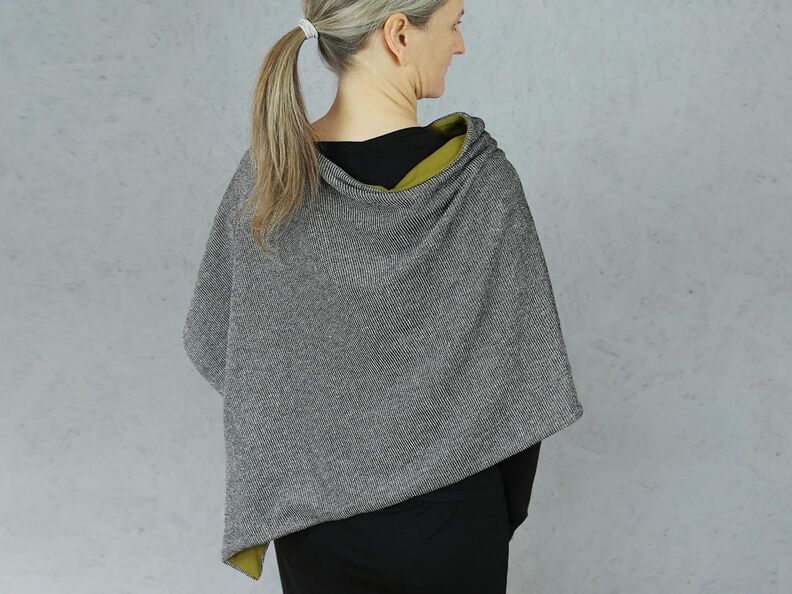 Madame PENNY - Poncho réversible asymétrique image number 2