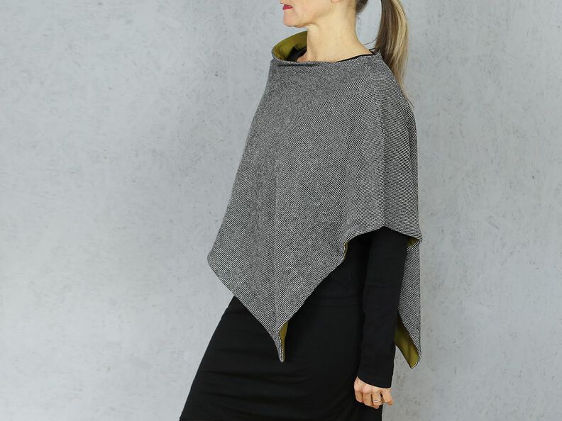 Madame PENNY - Poncho réversible asymétrique image number 5