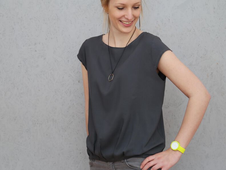 Madame NINA - Chemisier avec plis dans l’ourlet XS-XL image number 9