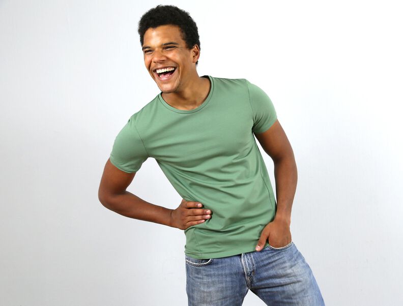 MONSIEUR BELA - T-shirt sportif, couture latérale oblique image number 2