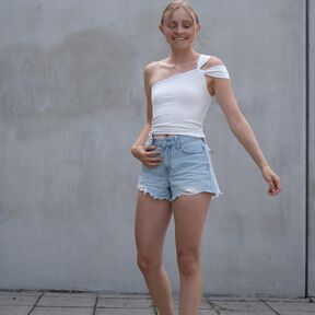  Top asymétrique sans manches à une épaule – EDDA