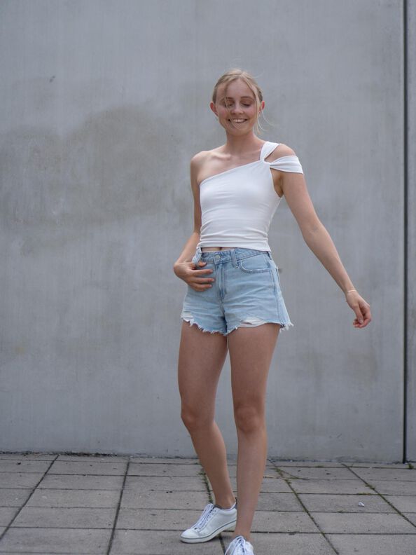  Top asymétrique sans manches à une épaule – EDDA image number 3