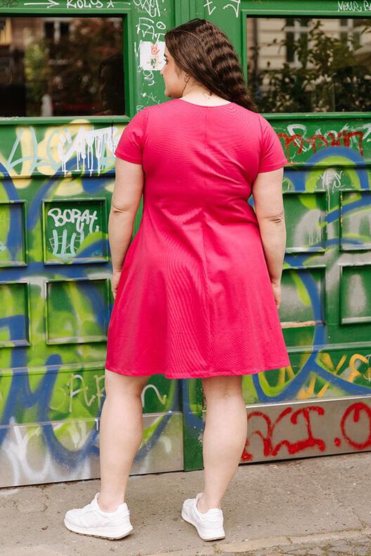Patron de robe en jersey pour femme, décolleté en V image number 4