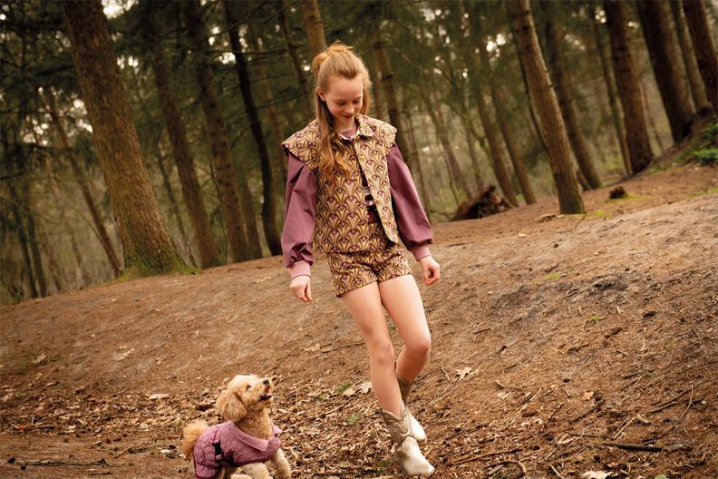 Short fille P0523 – Poppy Magazine 23 image number 3