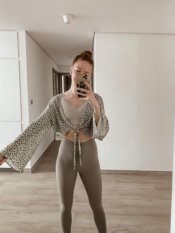 Crop Top / Blouse / Chemisier noué T34-50 image number 4