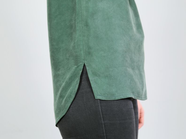 Madame VINNI - Blouse avec encolure plongeante en V XS-XL image number 2