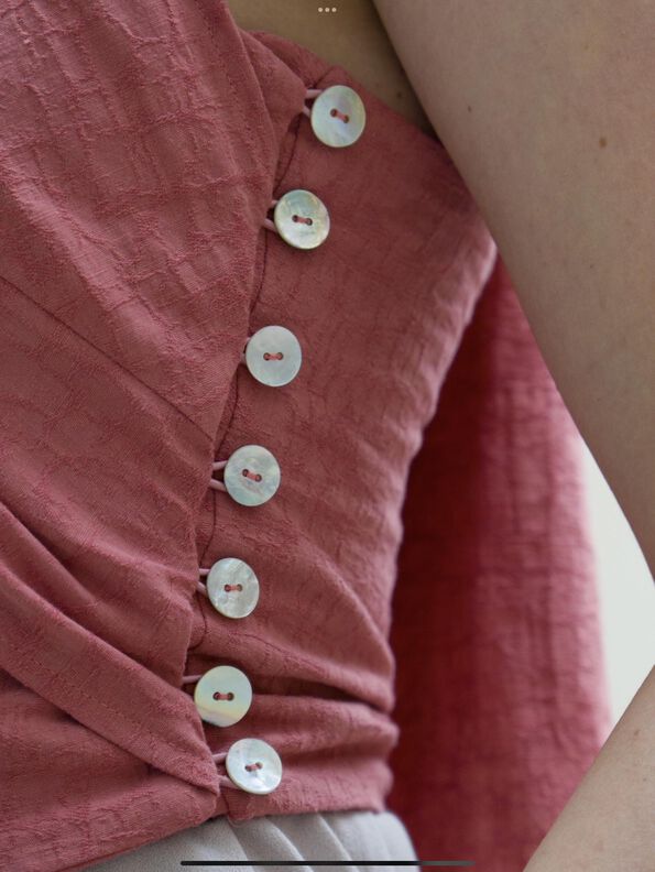 Crop top à col halter avec volants et liens - LYRA image number 7