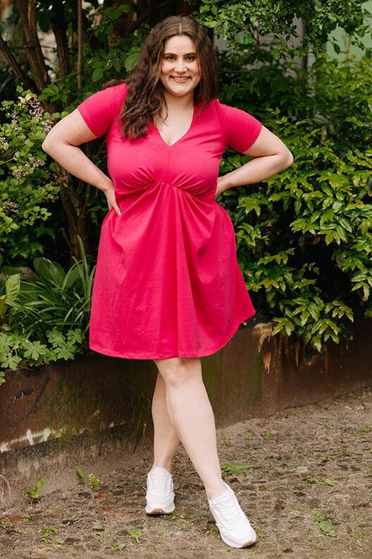 Patron de robe en jersey pour femme, décolleté en V image number 3