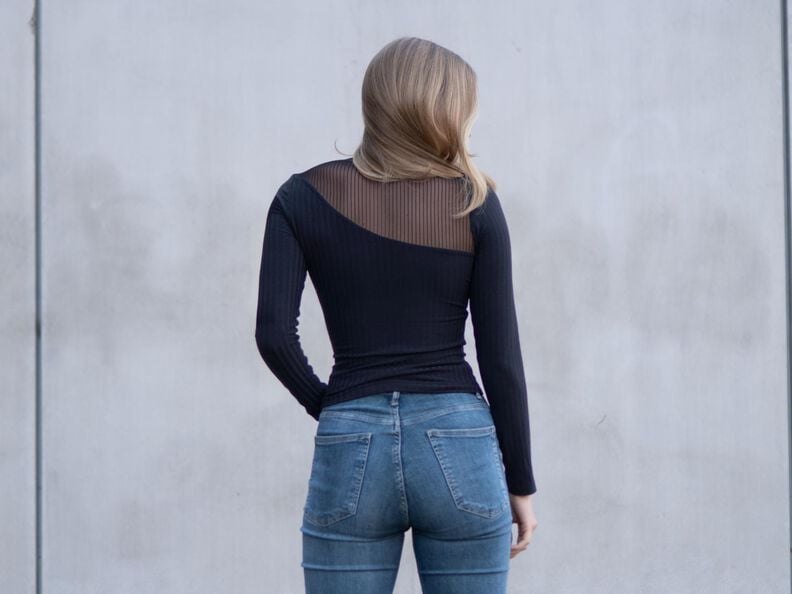 Haut asym&eacute;trique &agrave; manches longues &ndash; ANOUK image number 10