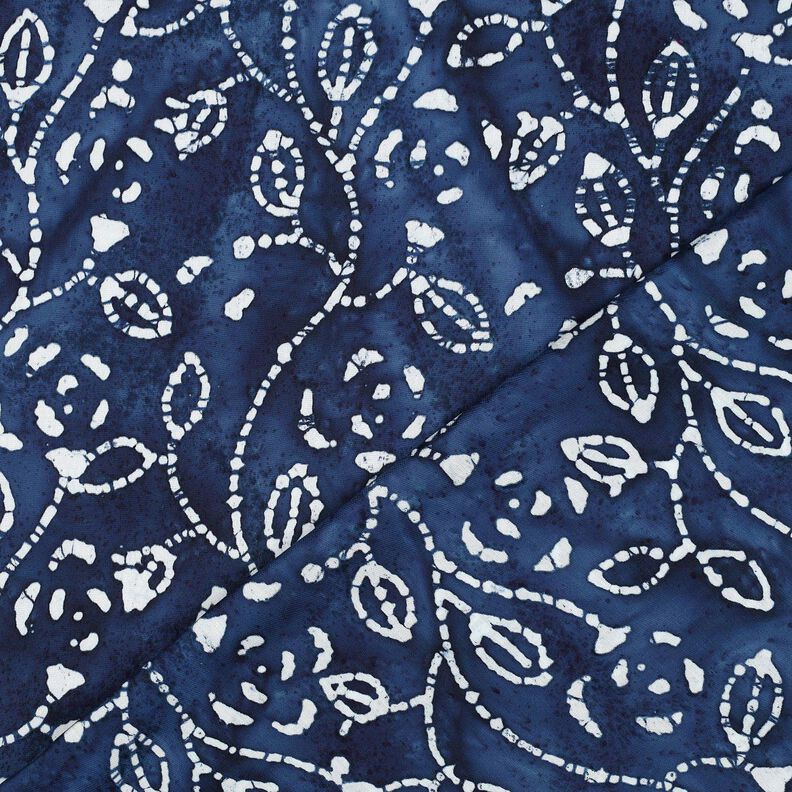 Voile de viscose batik branches de feuilles – indigo/blanc,  image number 4