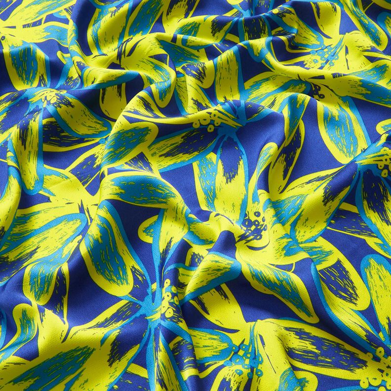 Crêpe satin grandes fleurs de camomille – indigo/jaune citron,  image number 2