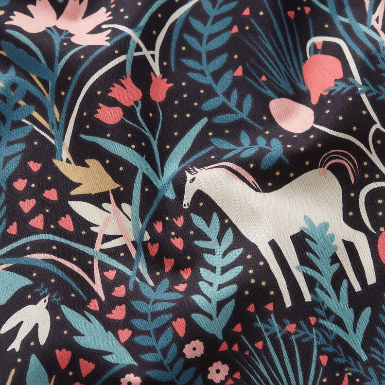 Popeline coton Licorne dans une forêt des contes de fées – noir, image number 2