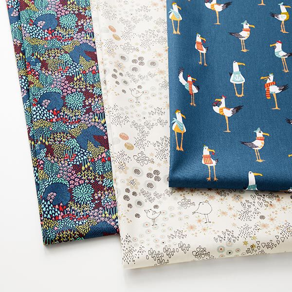 Tissu en coton cretonne oiseaux dans un champ de fleurs – bleu nuit – Échantillon,  image number 5