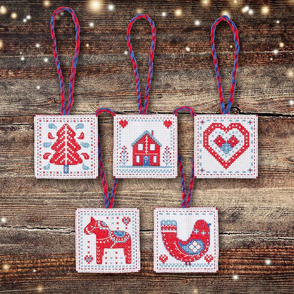 Kit broderie décorations de sapin nordiques à suspendre - rouge/bleu, image number 2